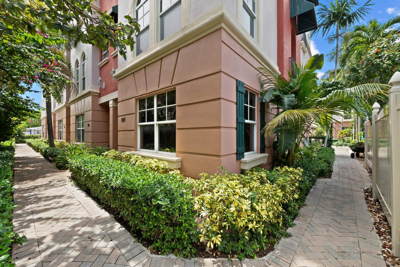 1033 17th Way - Photo 1