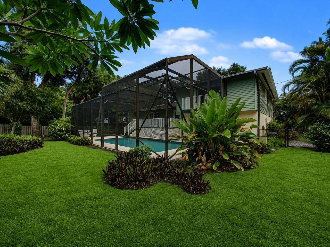 https://bt-photos.global.ssl.fastly.net/beaches/1280_boomver_1_B26049013-2.jpg