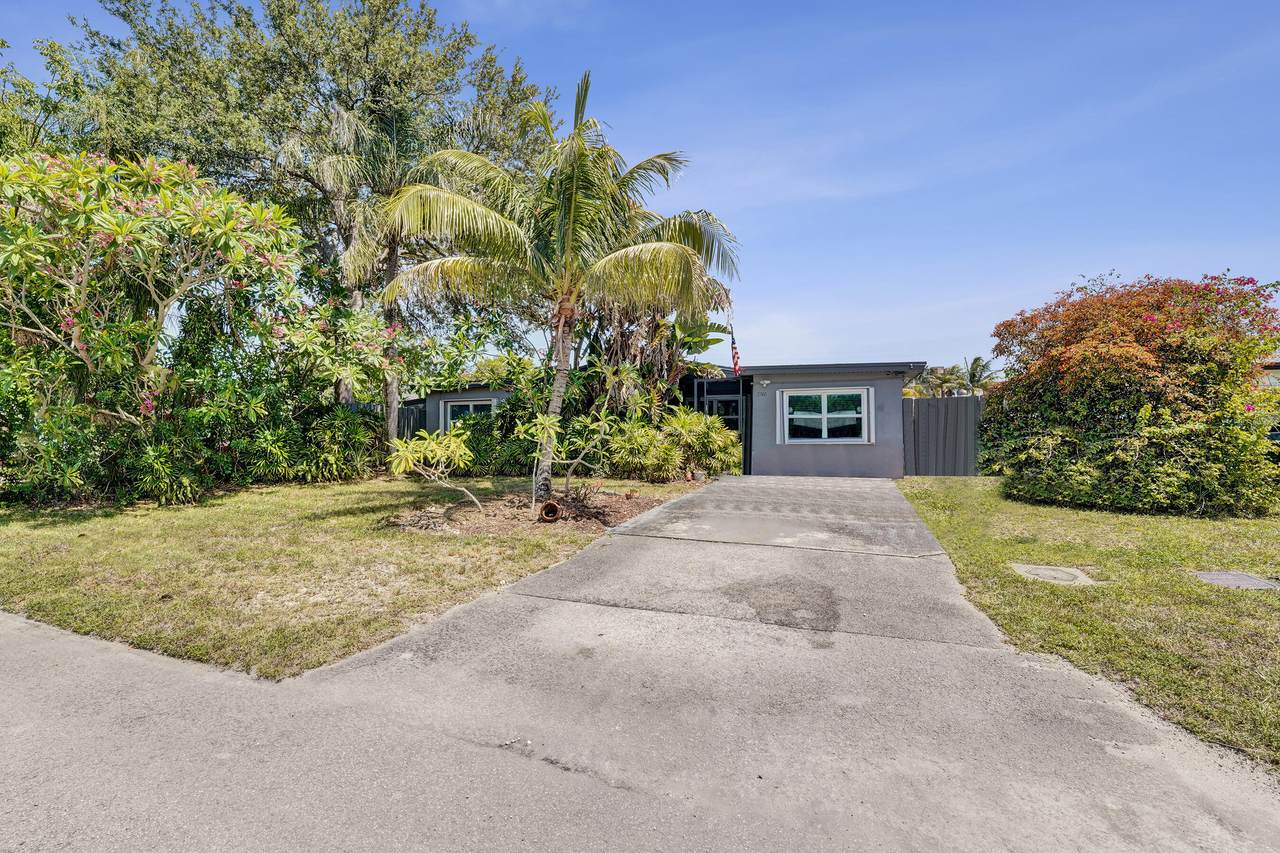 2740 46th Court - Photo 1