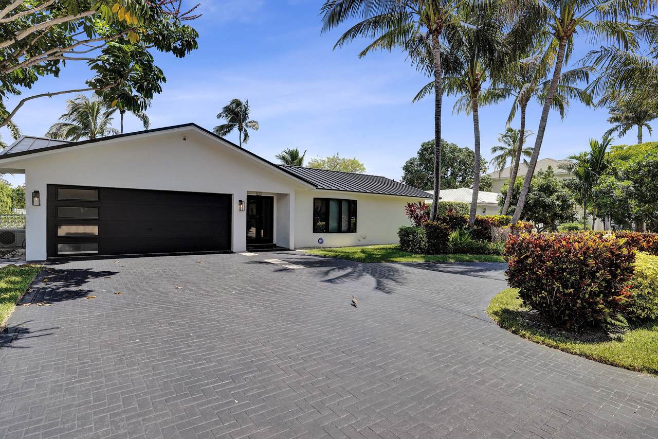 933 Banyan Drive - Photo 1