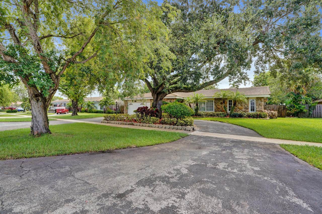 1040 75th Avenue - Photo 1