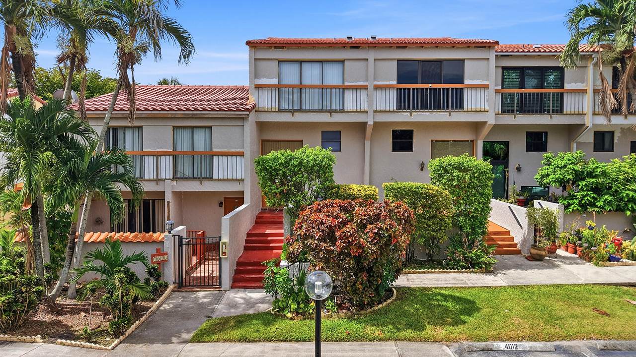 4012 Del Rio Way - Photo 1