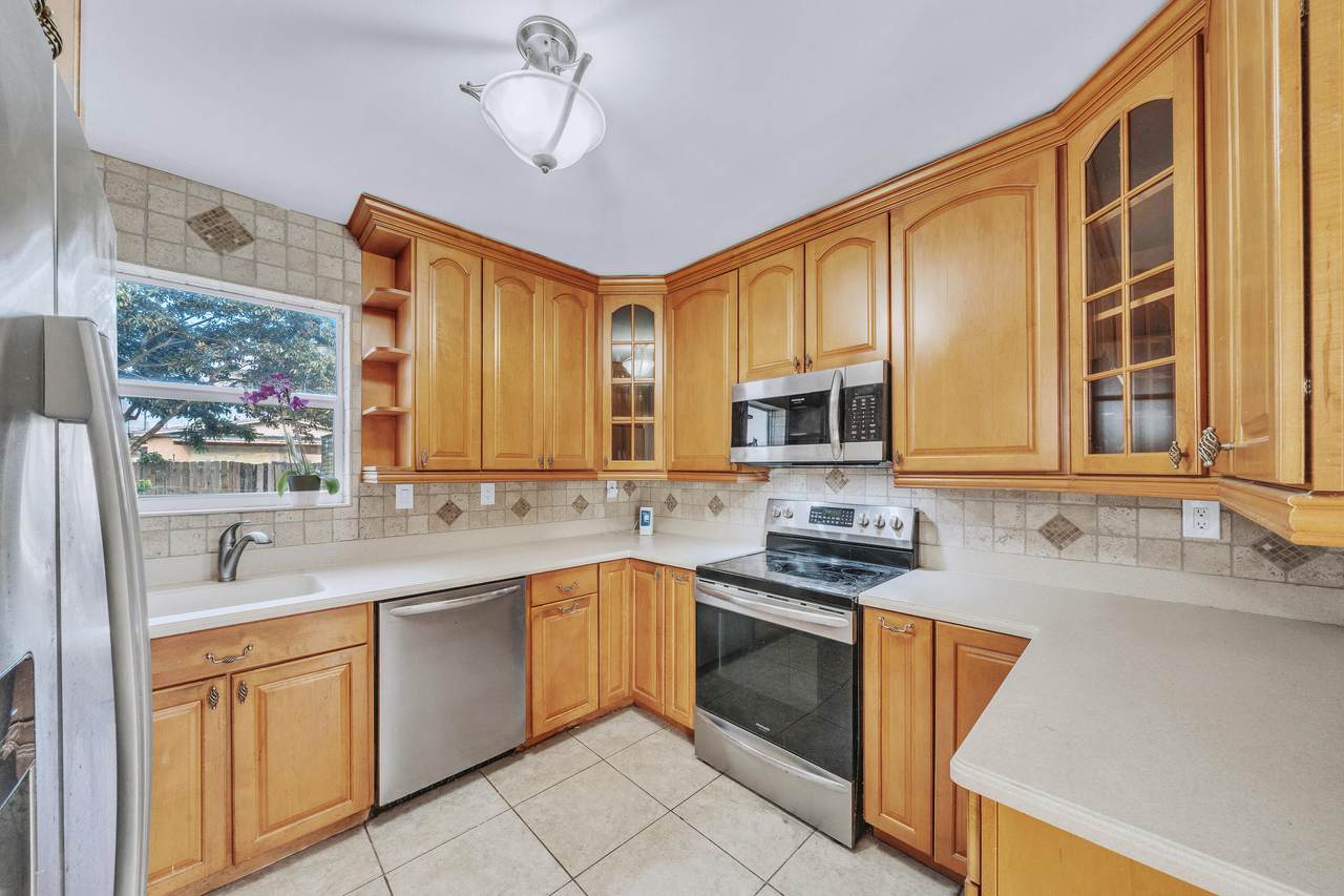 301 65th Way - Photo 1