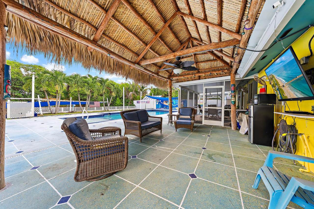 https://bt-photos.global.ssl.fastly.net/beaches/1280_boomver_1_B26049465-2.jpg
