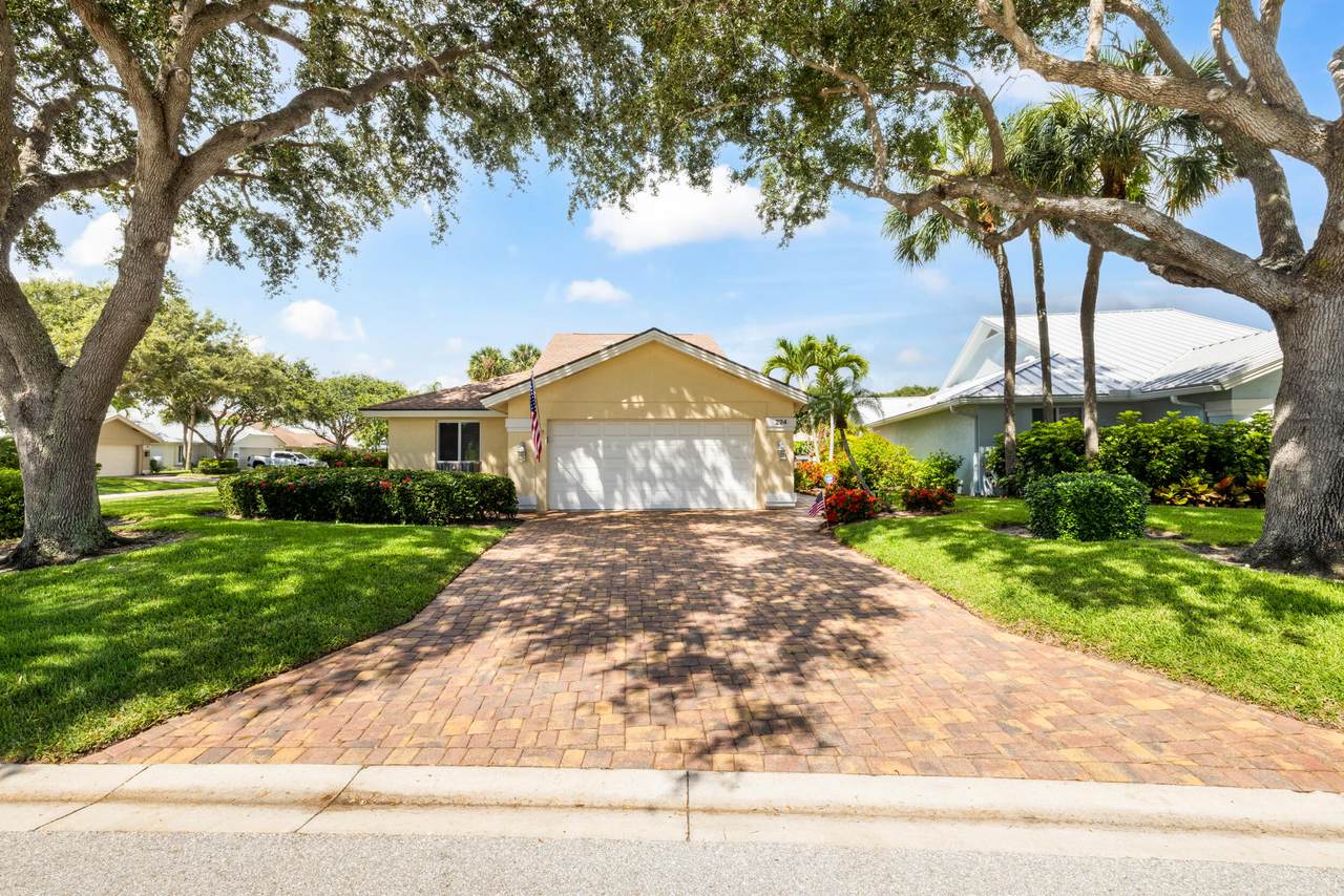 224 Cape Pointe Circle - Photo 1