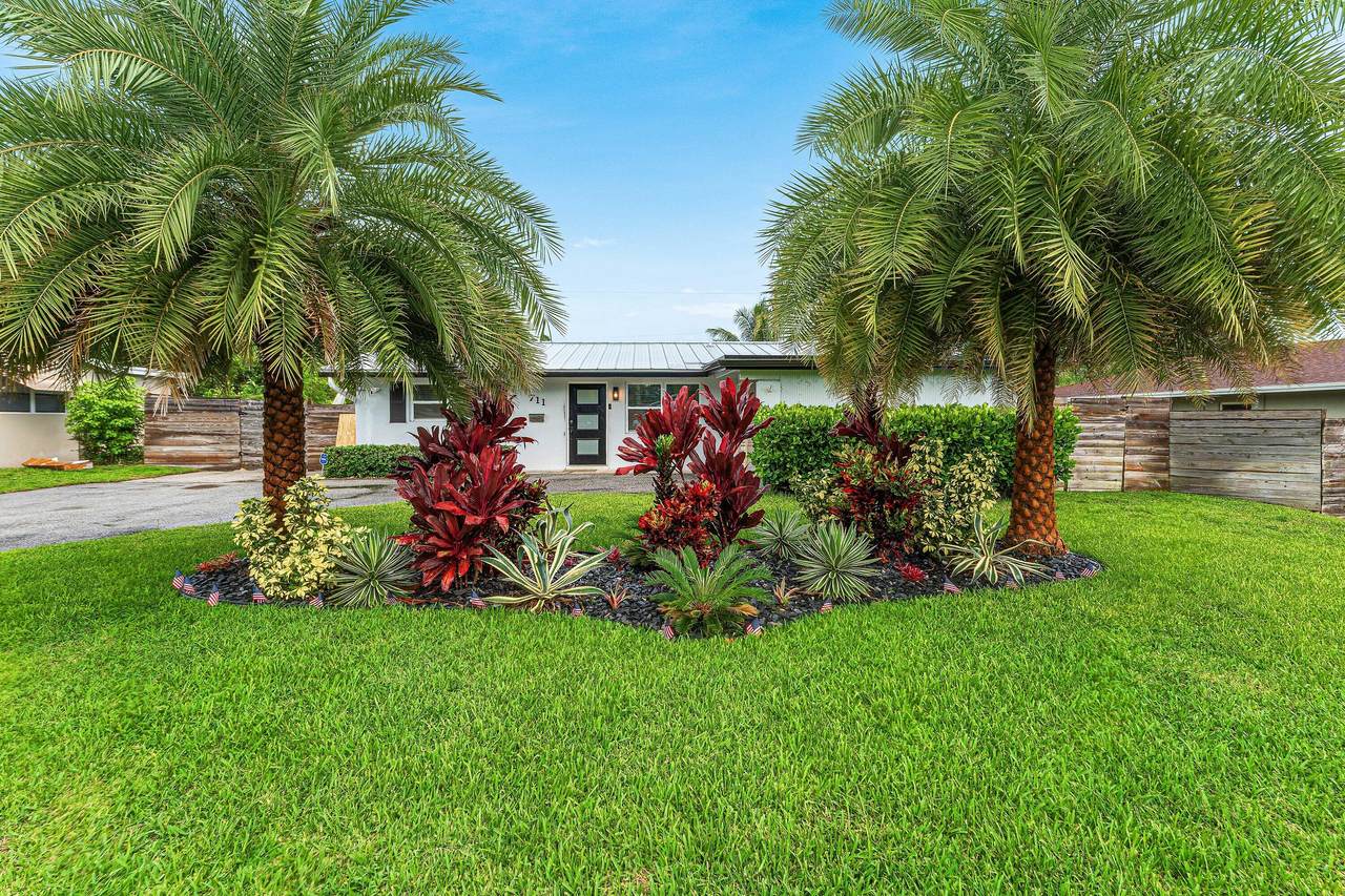 711 Laurel Drive - Photo 1