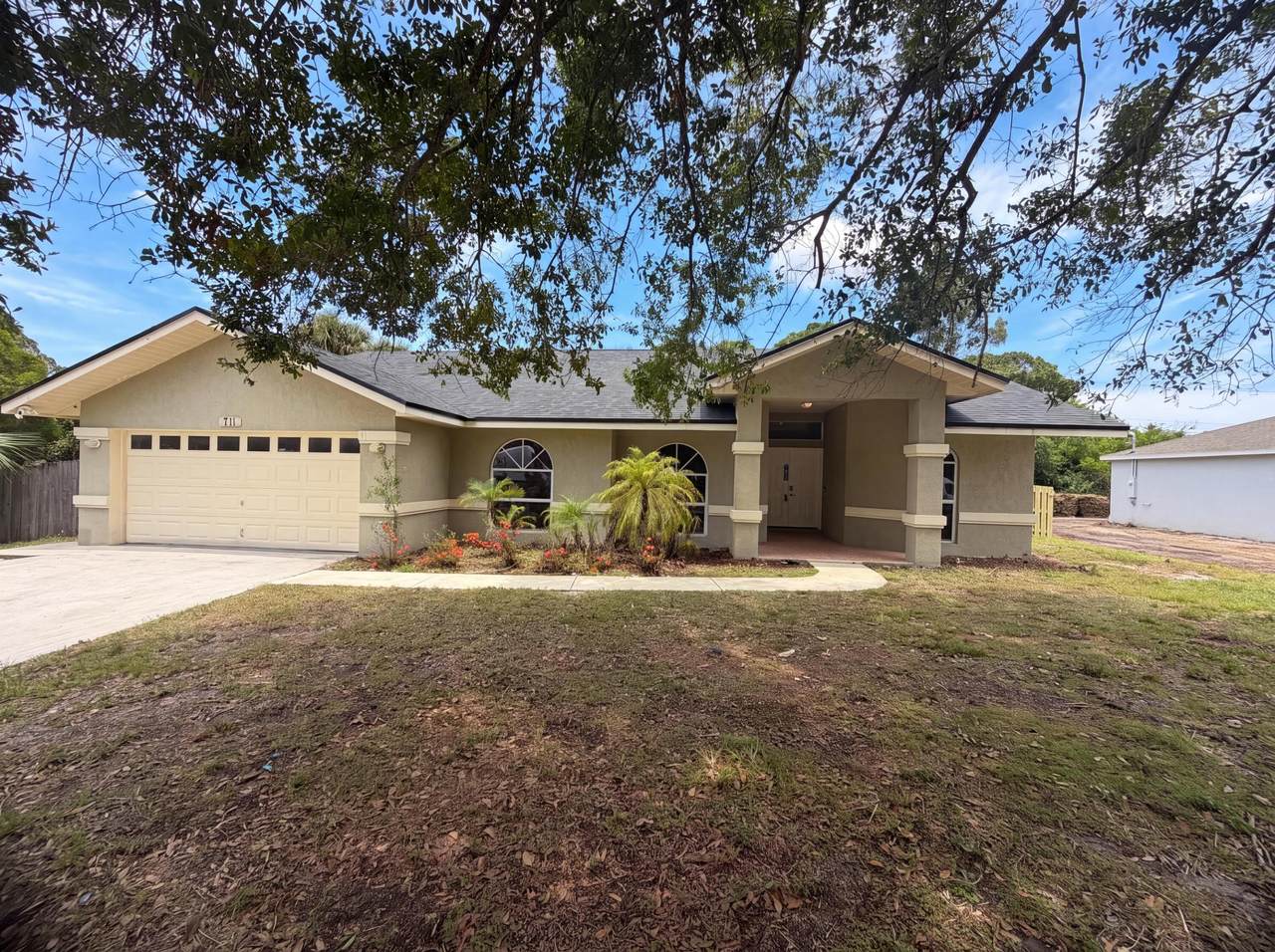 711 Celtic Avenue - Photo 1