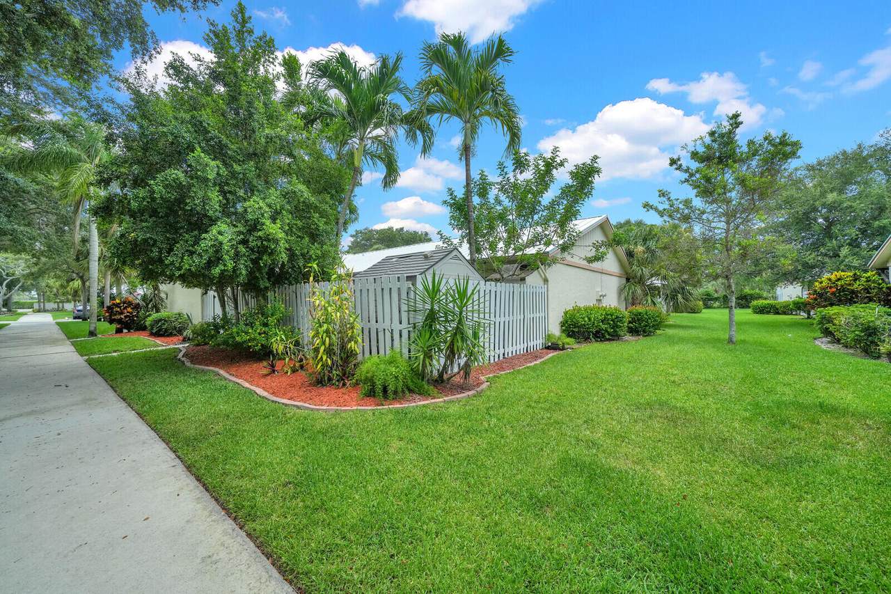 https://bt-photos.global.ssl.fastly.net/beaches/1280_boomver_1_B26049889-2.jpg