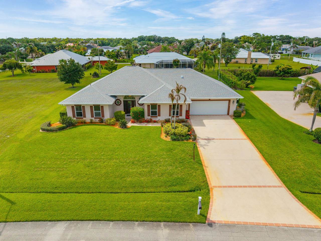165 Hawthorne Circle - Photo 1