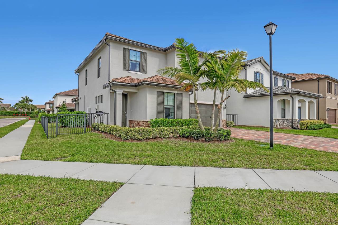 4740 Chantilly - Photo 1