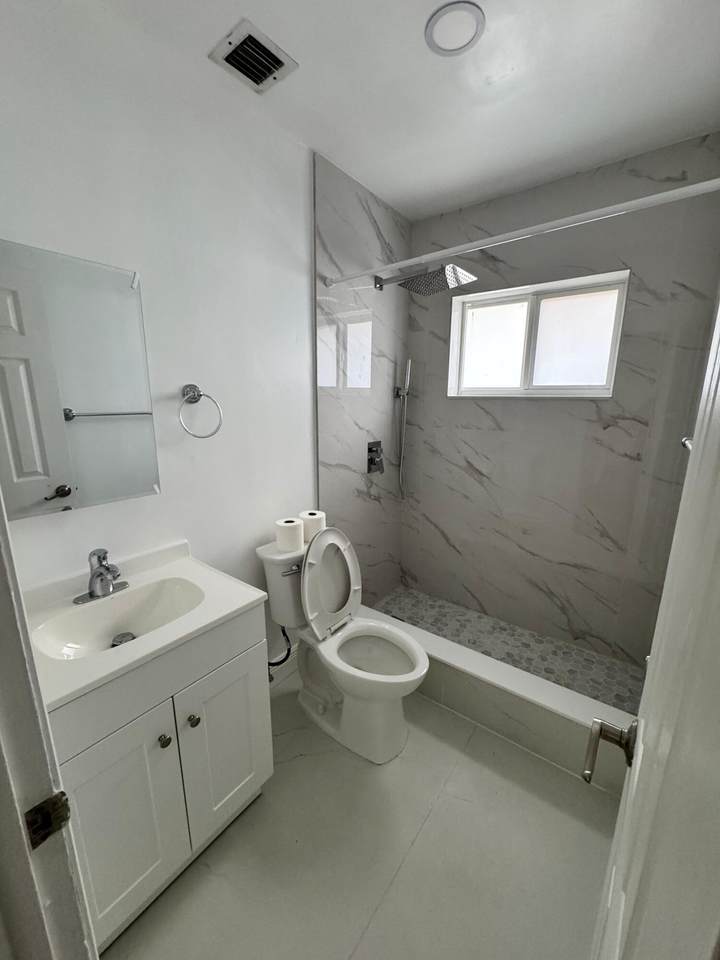 https://bt-photos.global.ssl.fastly.net/beaches/1280_boomver_1_B26050211-2.jpg