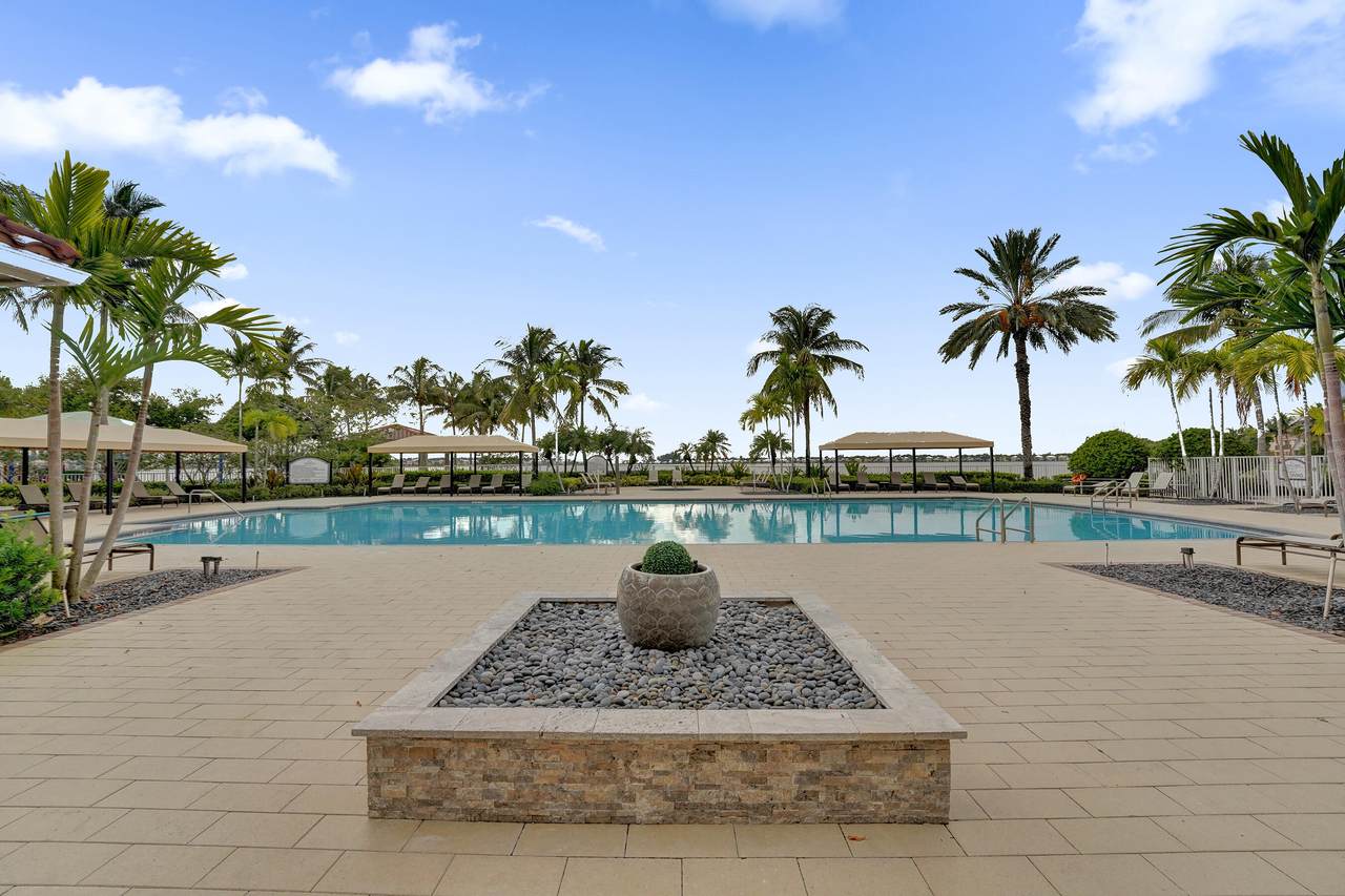 https://bt-photos.global.ssl.fastly.net/beaches/1280_boomver_1_B26050218-2.jpg