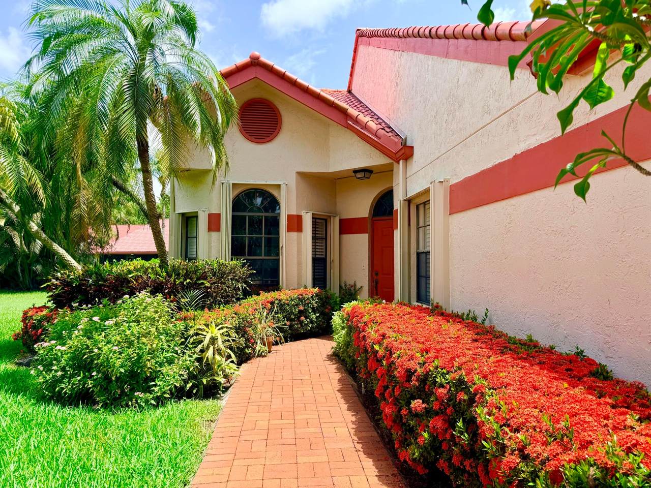 7520 Lexington Club Boulevard - Photo 1
