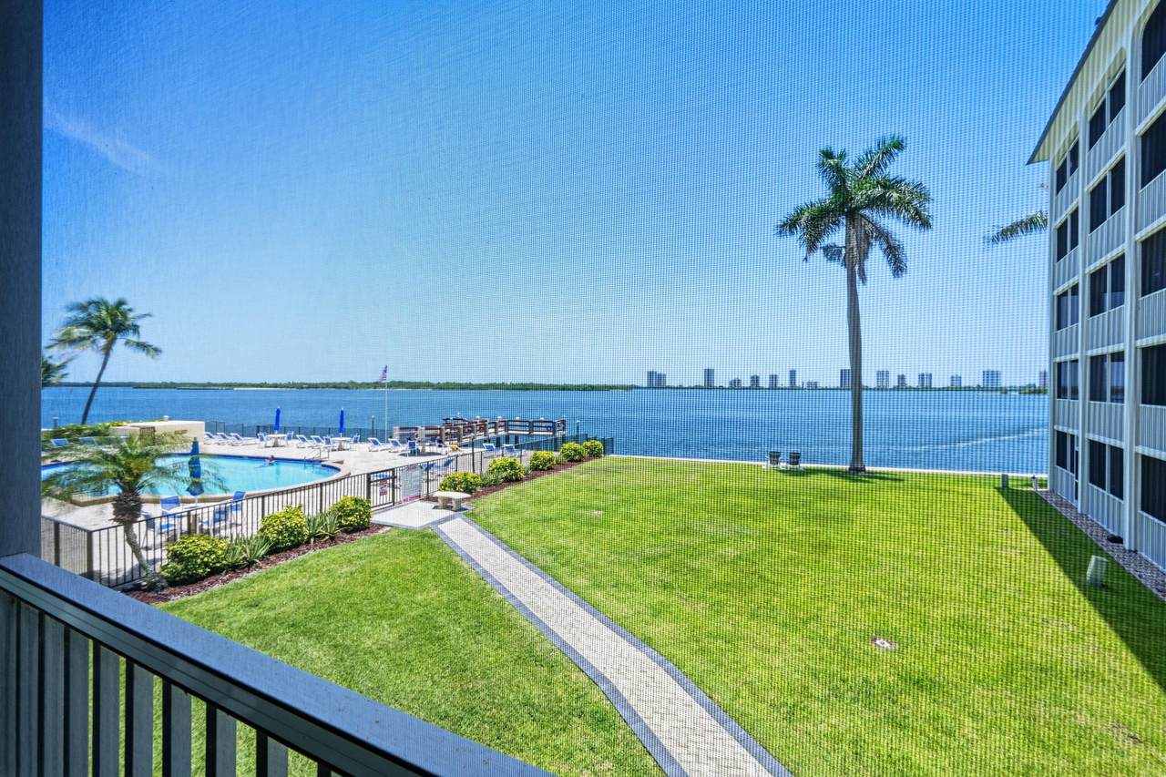 100 Paradise Harbour Boulevard - Photo 1