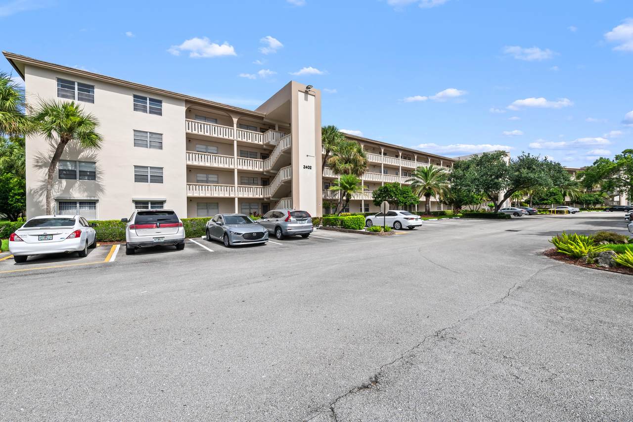 2402 Antigua Circle - Photo 1