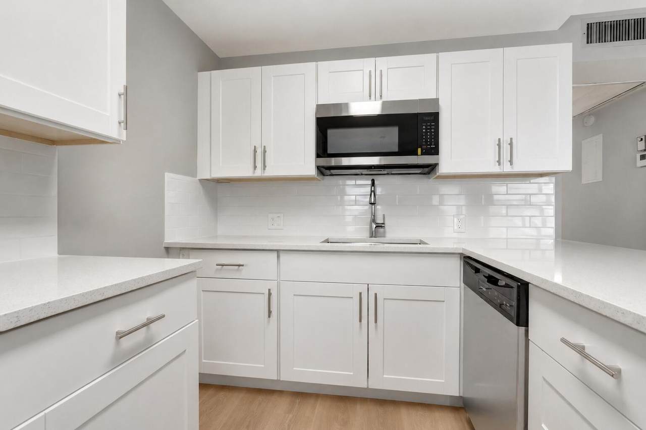 296 Fanshaw H - Photo 1