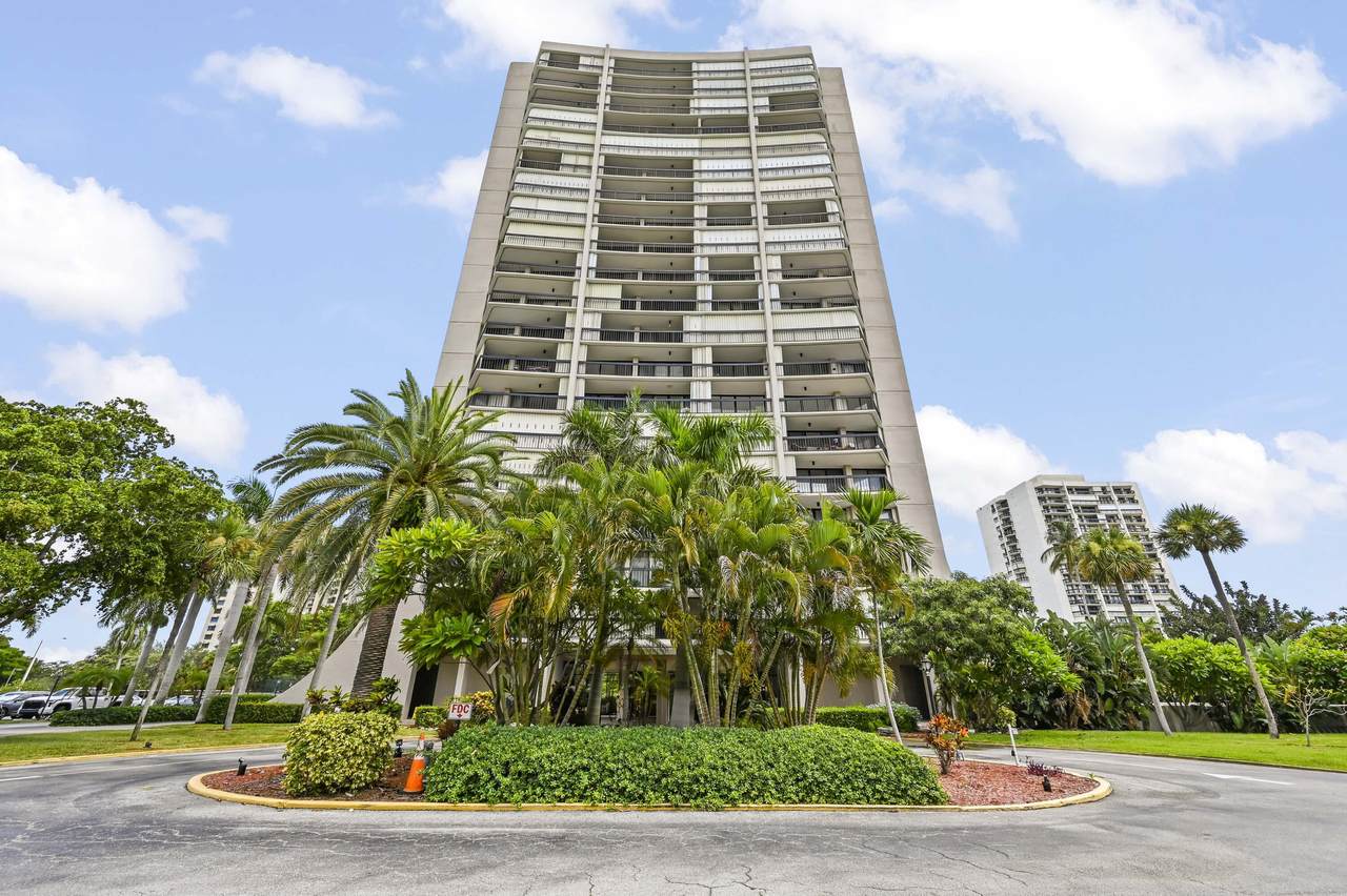 2425 Presidential Way - Photo 1