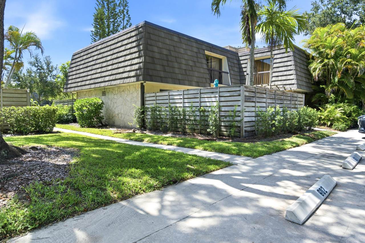 605 6TH Terrace - Photo 1
