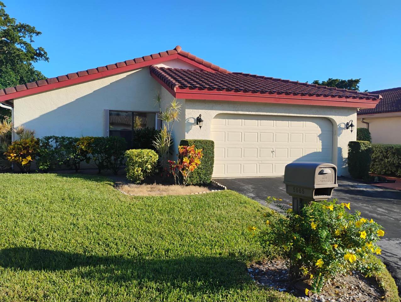 5665 Lakeview Mews Drive - Photo 1