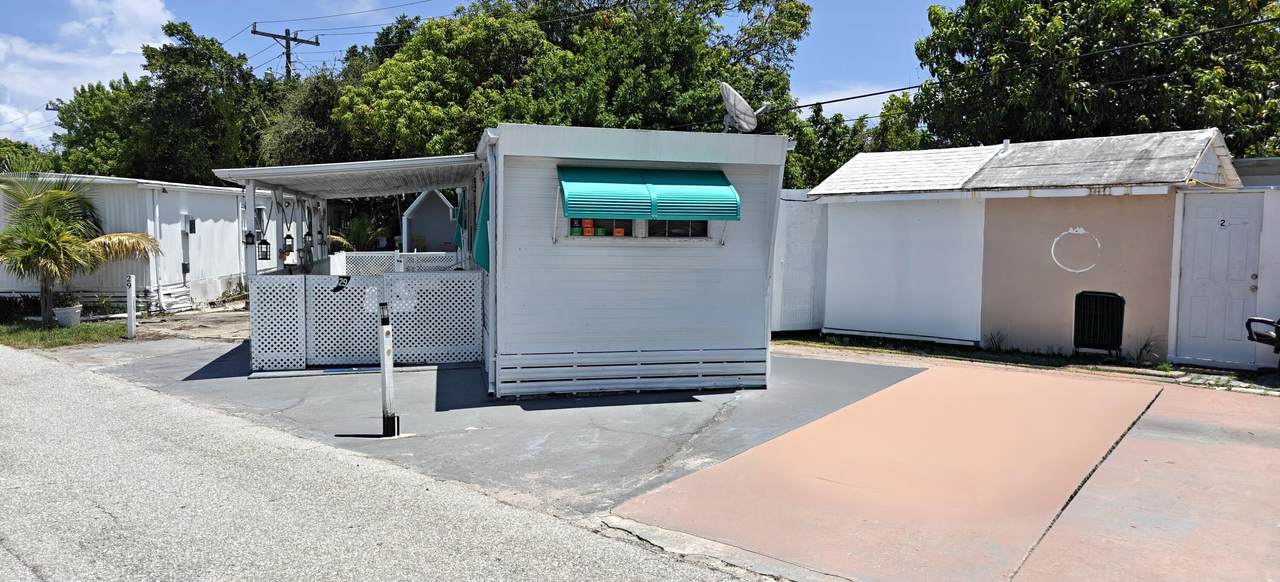 https://bt-photos.global.ssl.fastly.net/beaches/1280_boomver_1_B26055968-2.jpg