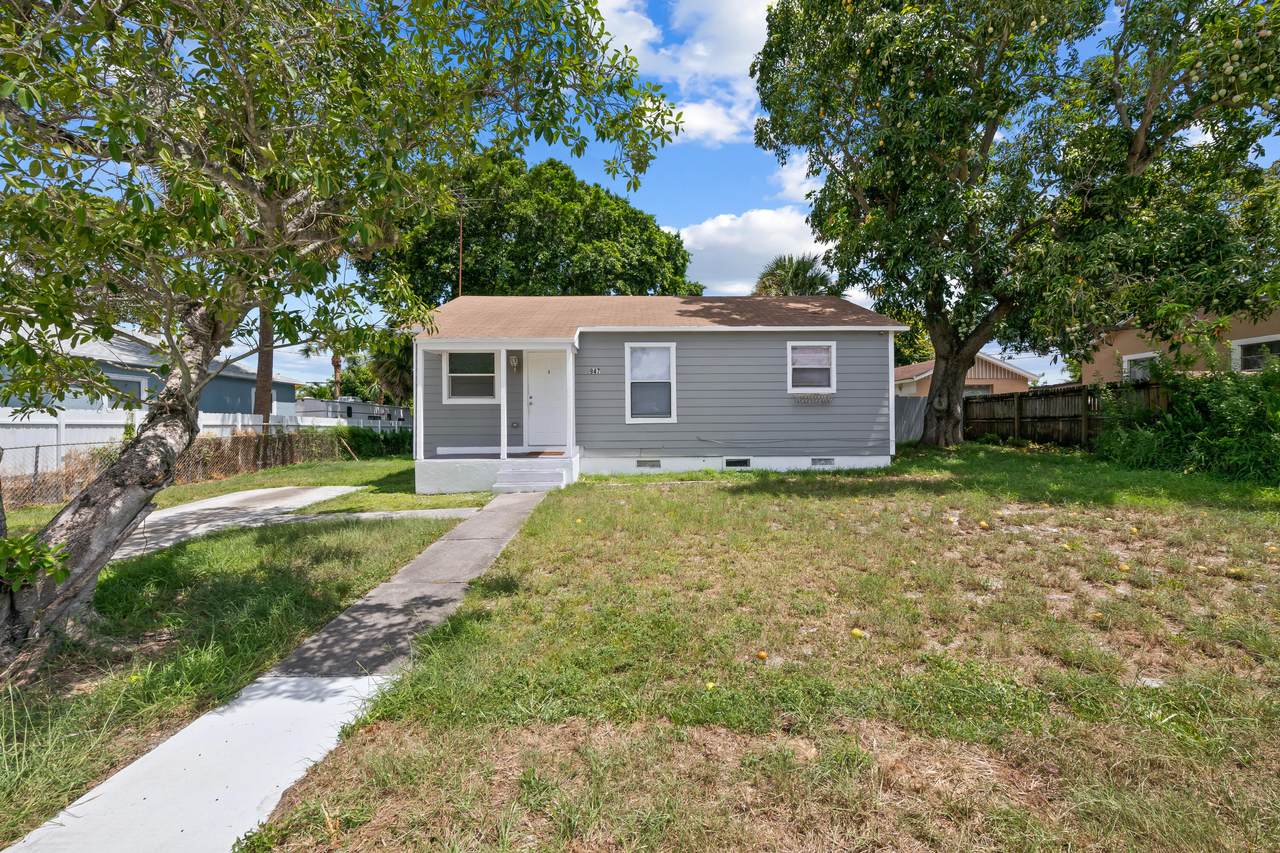 947 43RD Street - Photo 1