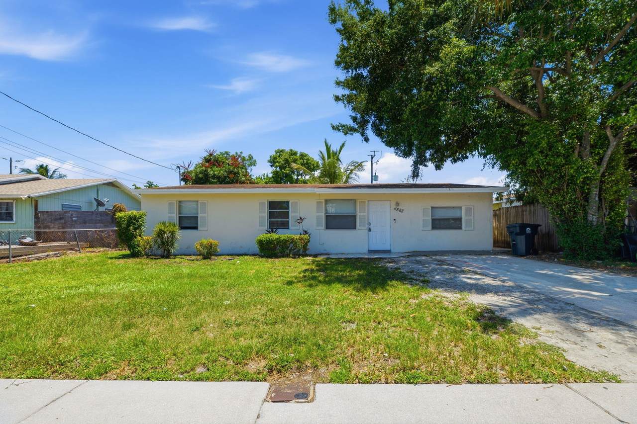 4888 Prince Drive - Photo 1