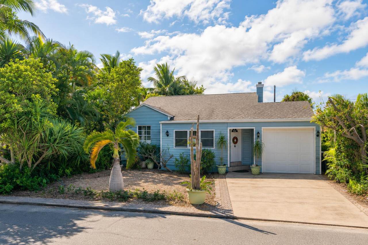 715 Palmway - Photo 1