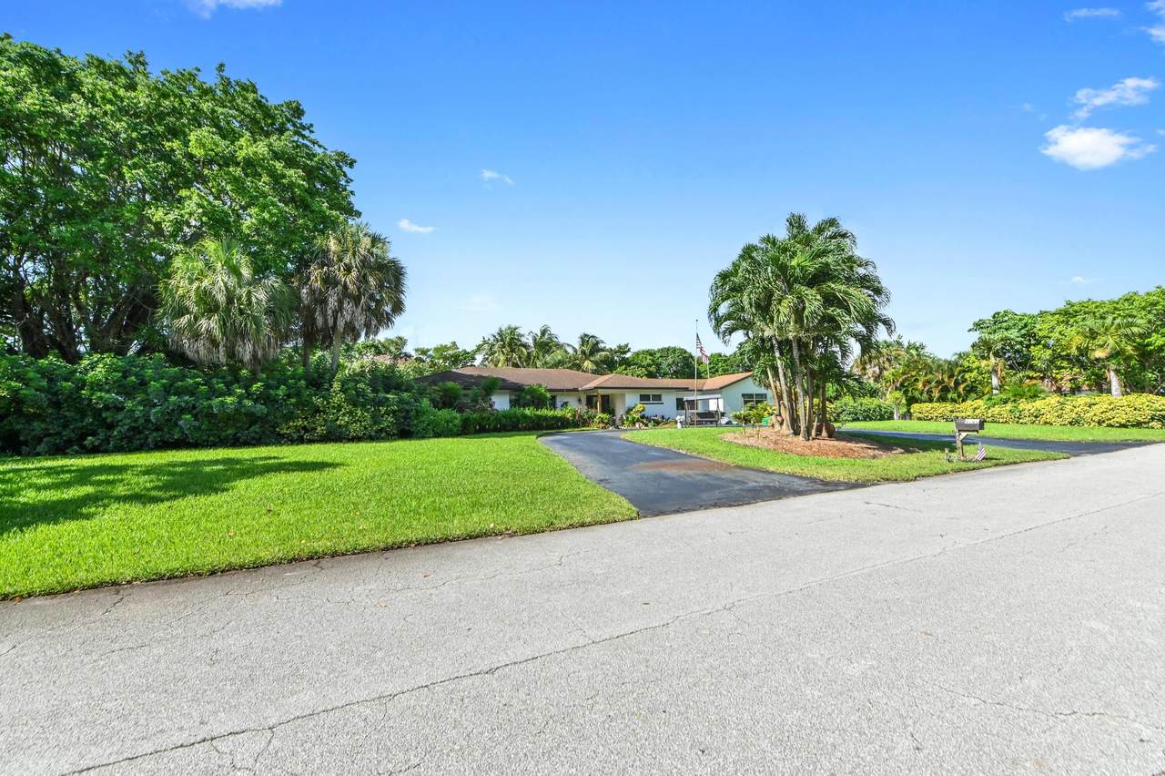4580 Glenwood Drive - Photo 1