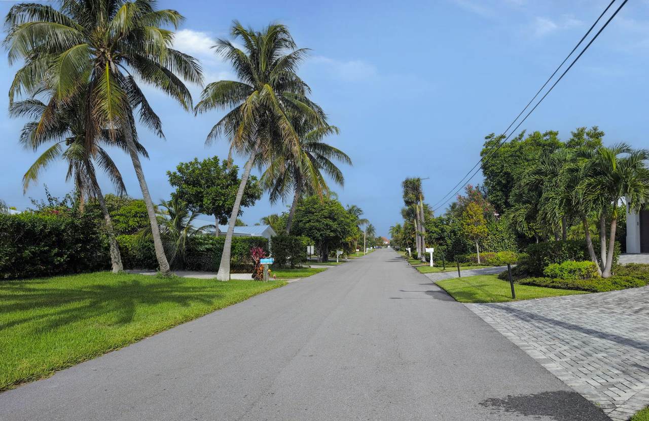 https://bt-photos.global.ssl.fastly.net/beaches/1280_boomver_1_B26056387-2.jpg