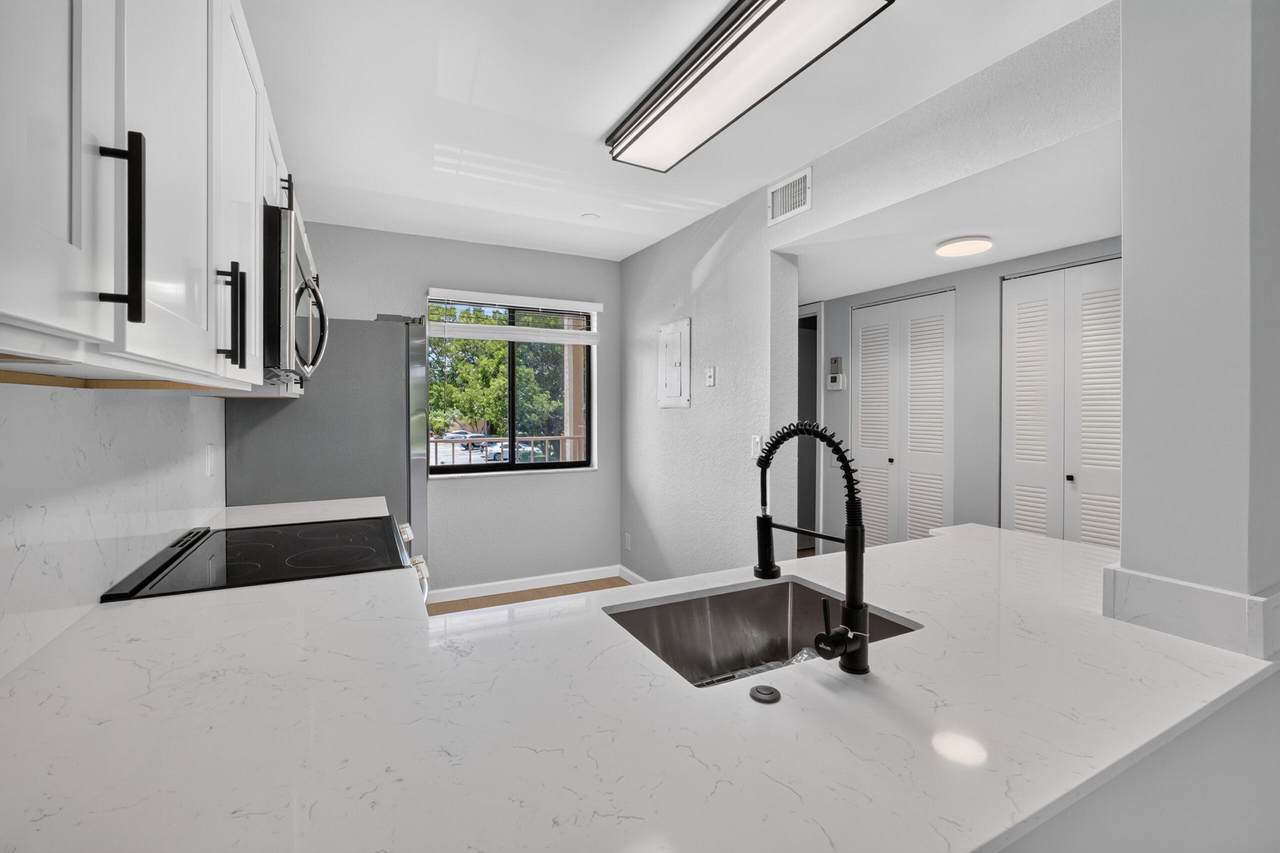 6795 Huntington Lane - Photo 1