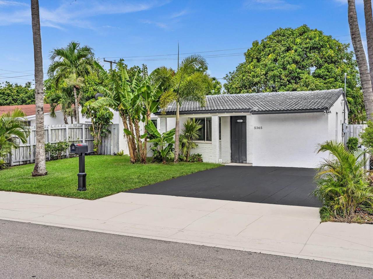 5365 Andrews Avenue - Photo 1