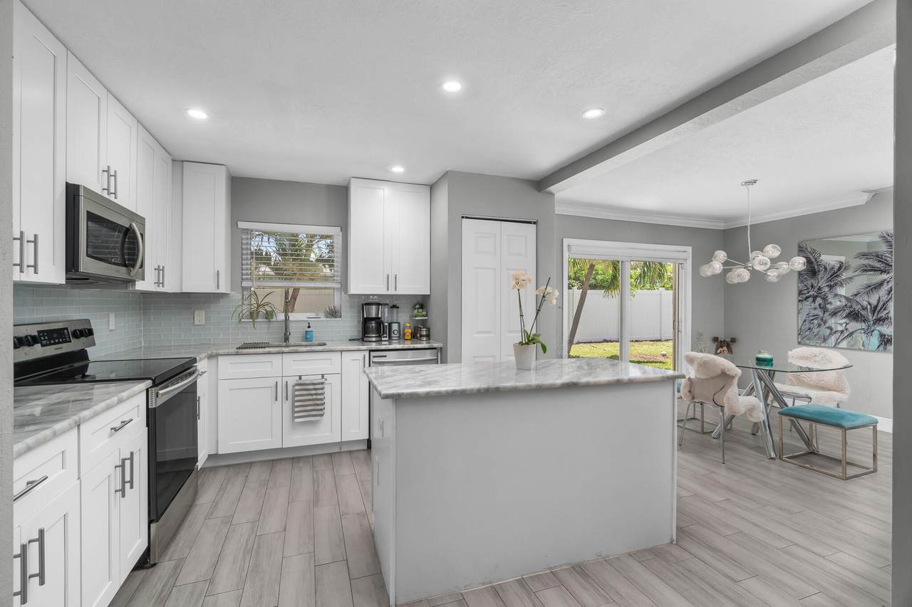 3440 10TH Terrace - Photo 1