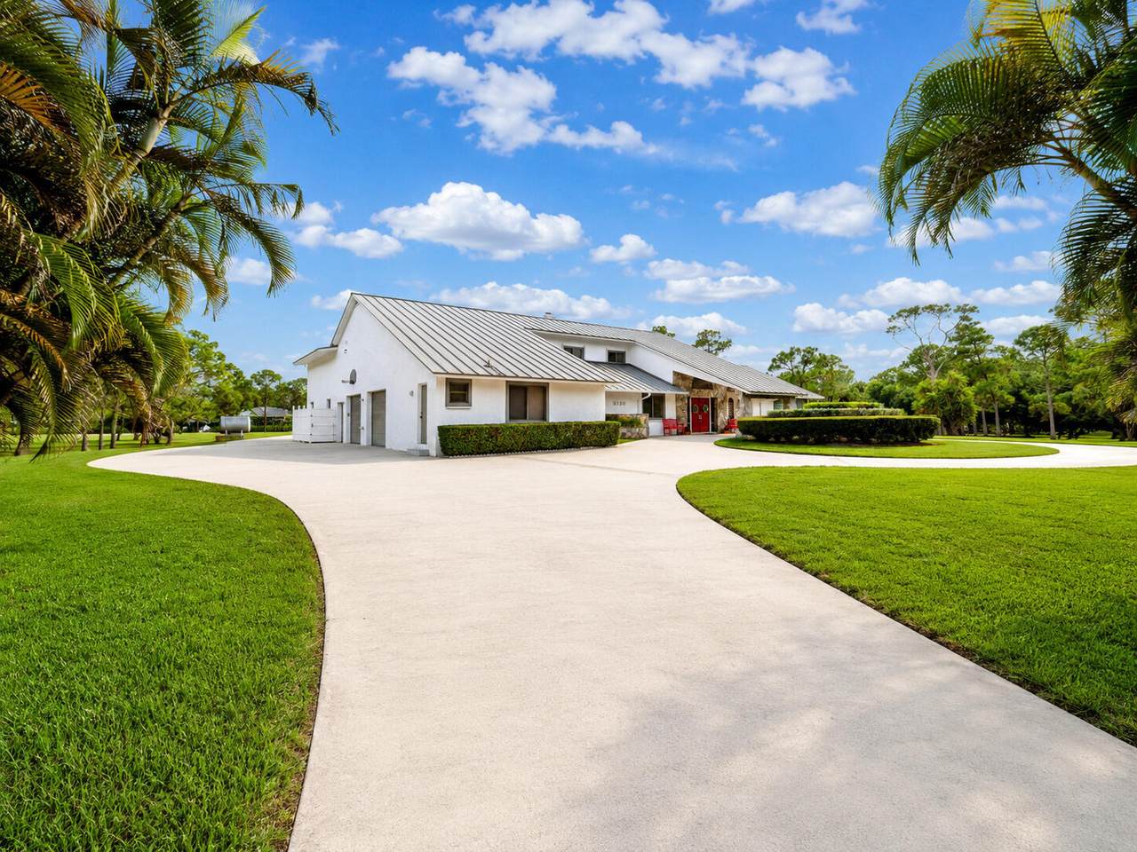 https://bt-photos.global.ssl.fastly.net/beaches/1280_boomver_1_B26056658-2.jpg