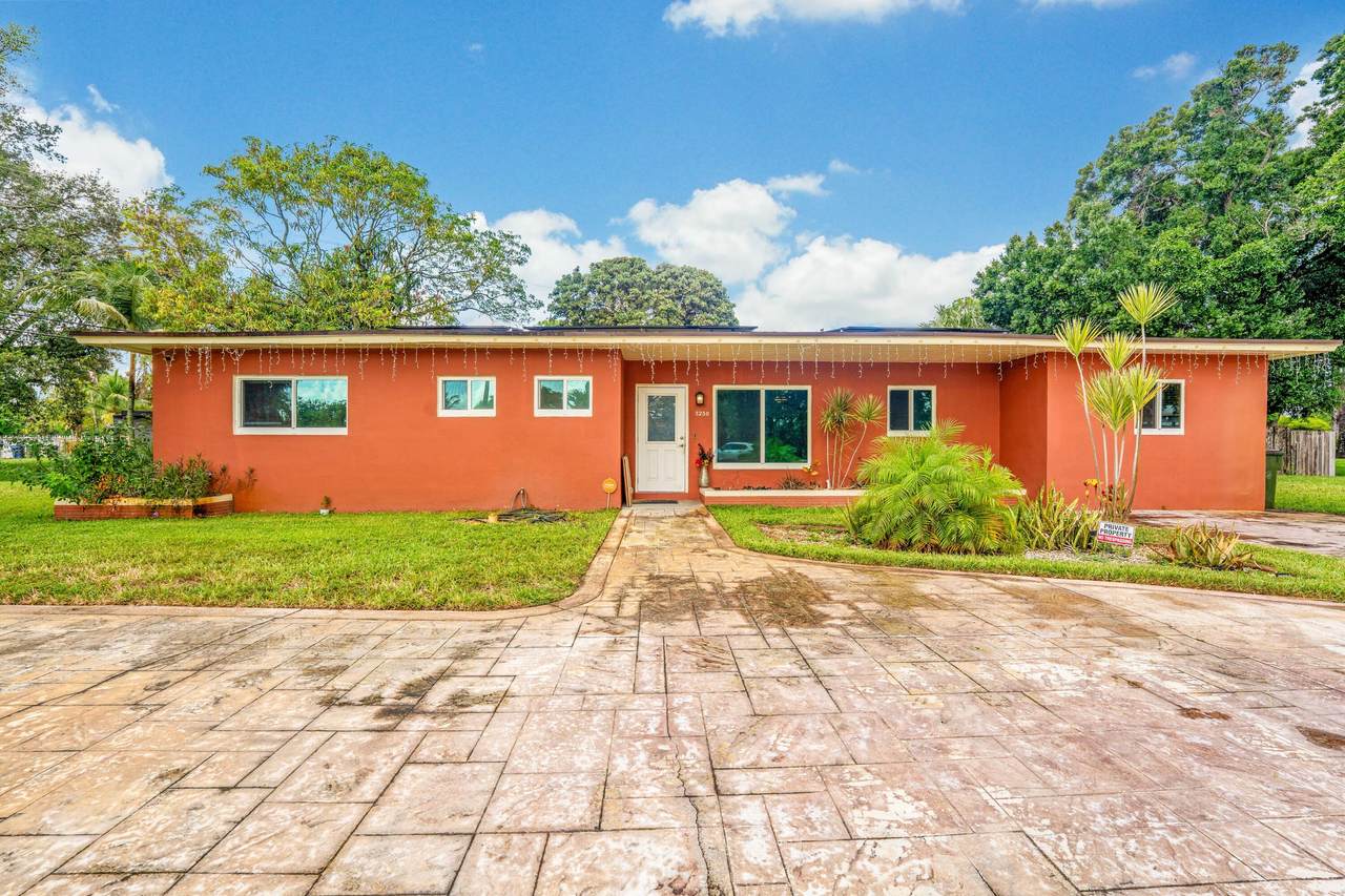 3250 Glendale Boulevard - Photo 1