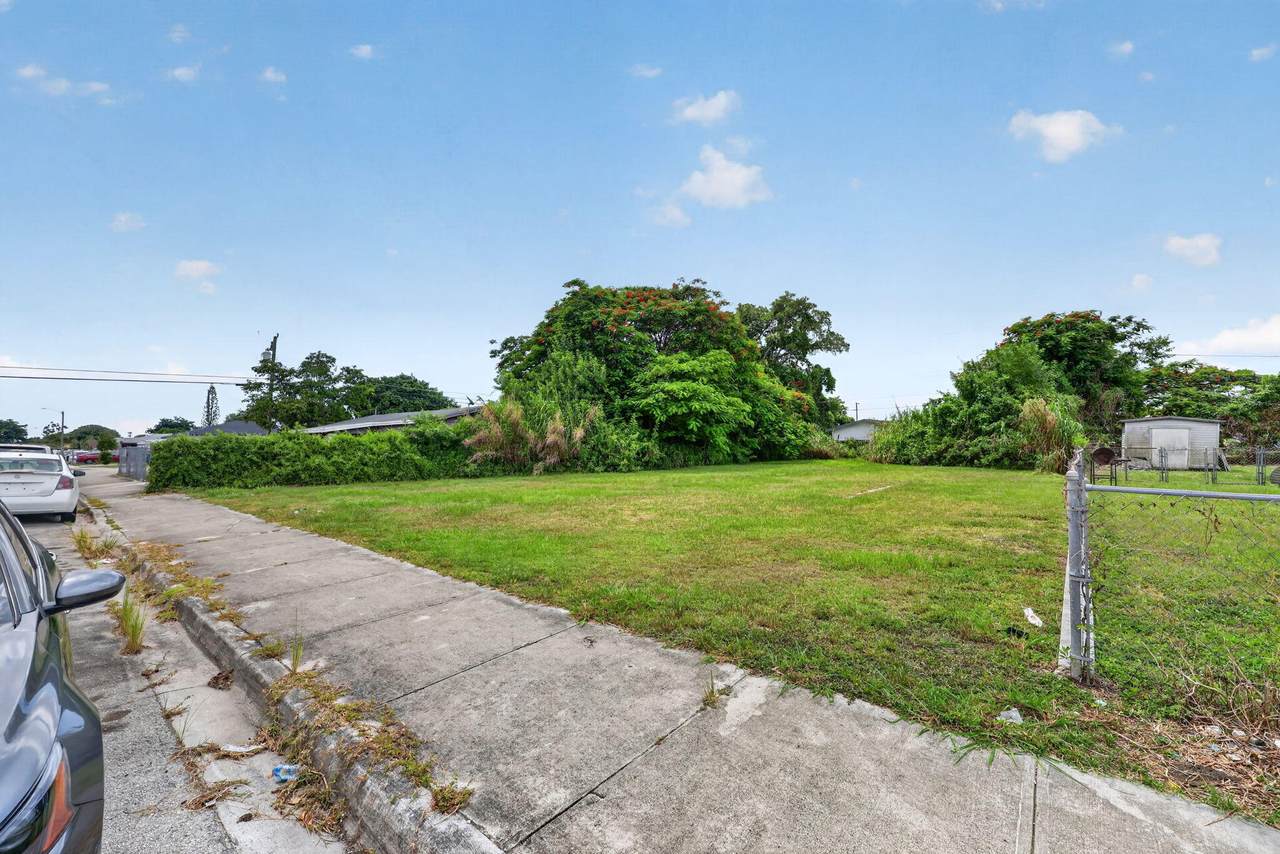 11818 221ST Road - Photo 1