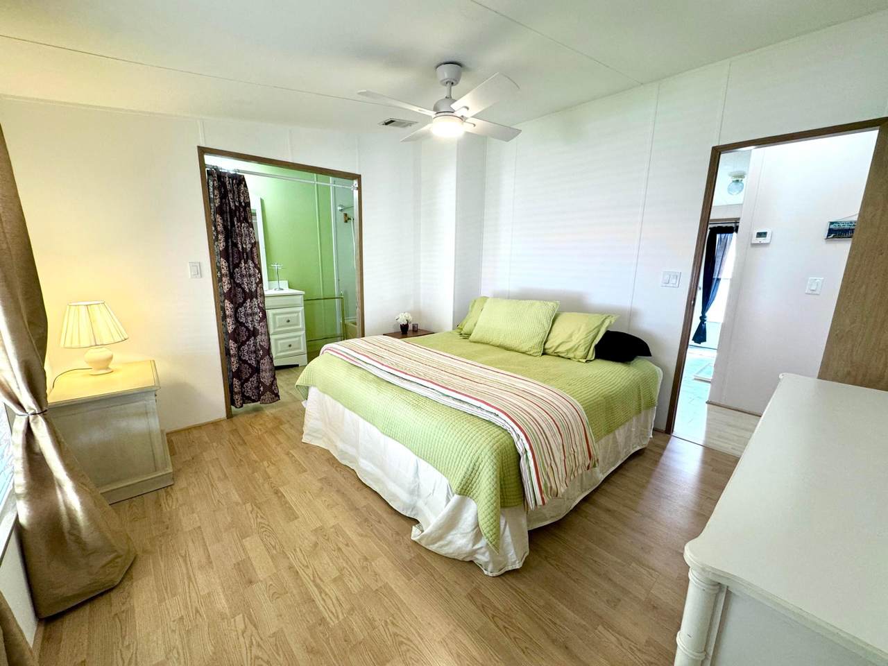 https://bt-photos.global.ssl.fastly.net/beaches/1280_boomver_1_B26057046-2.jpg