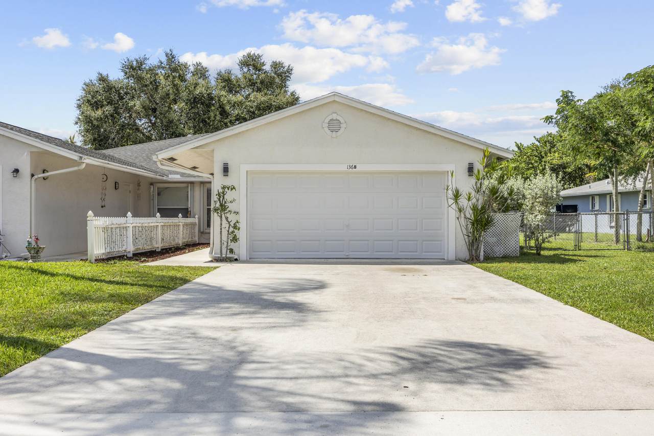 136 Sparrow Drive - Photo 1