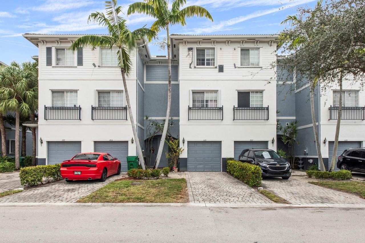 1425 36TH Way - Photo 1