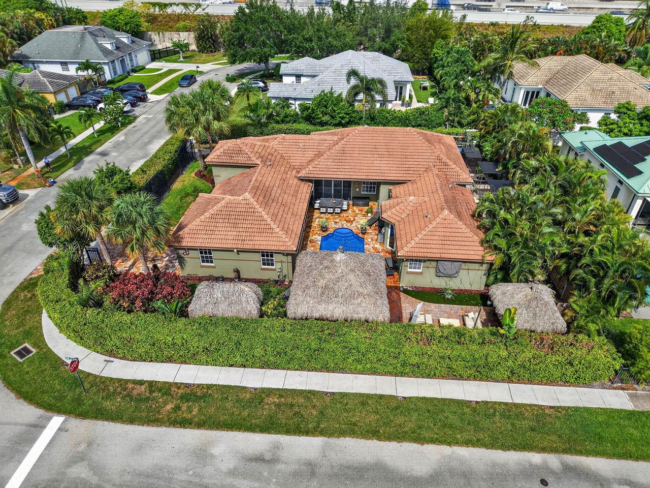 1590 4TH Circle - Photo 1