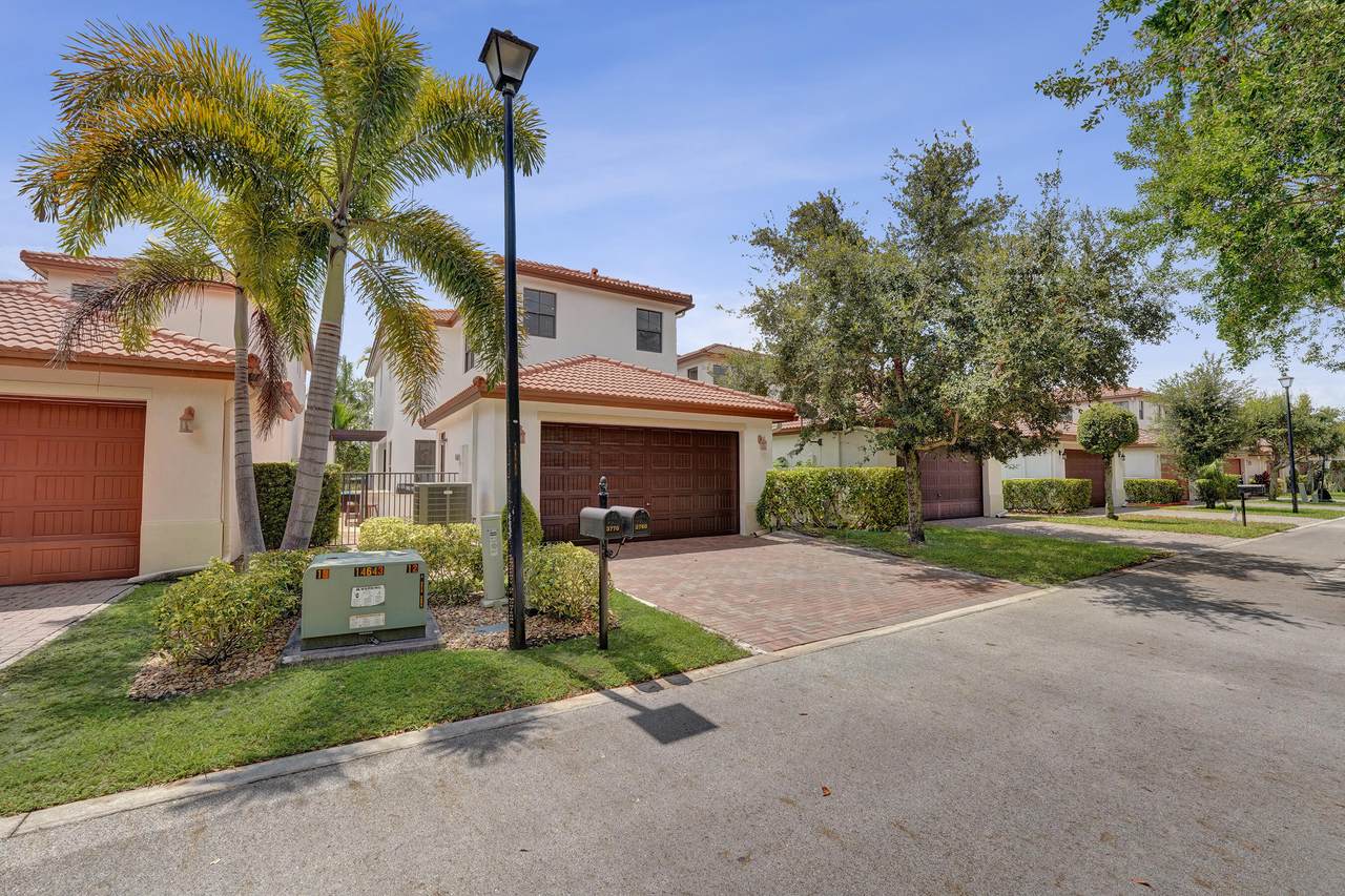 3760 84TH Way - Photo 1