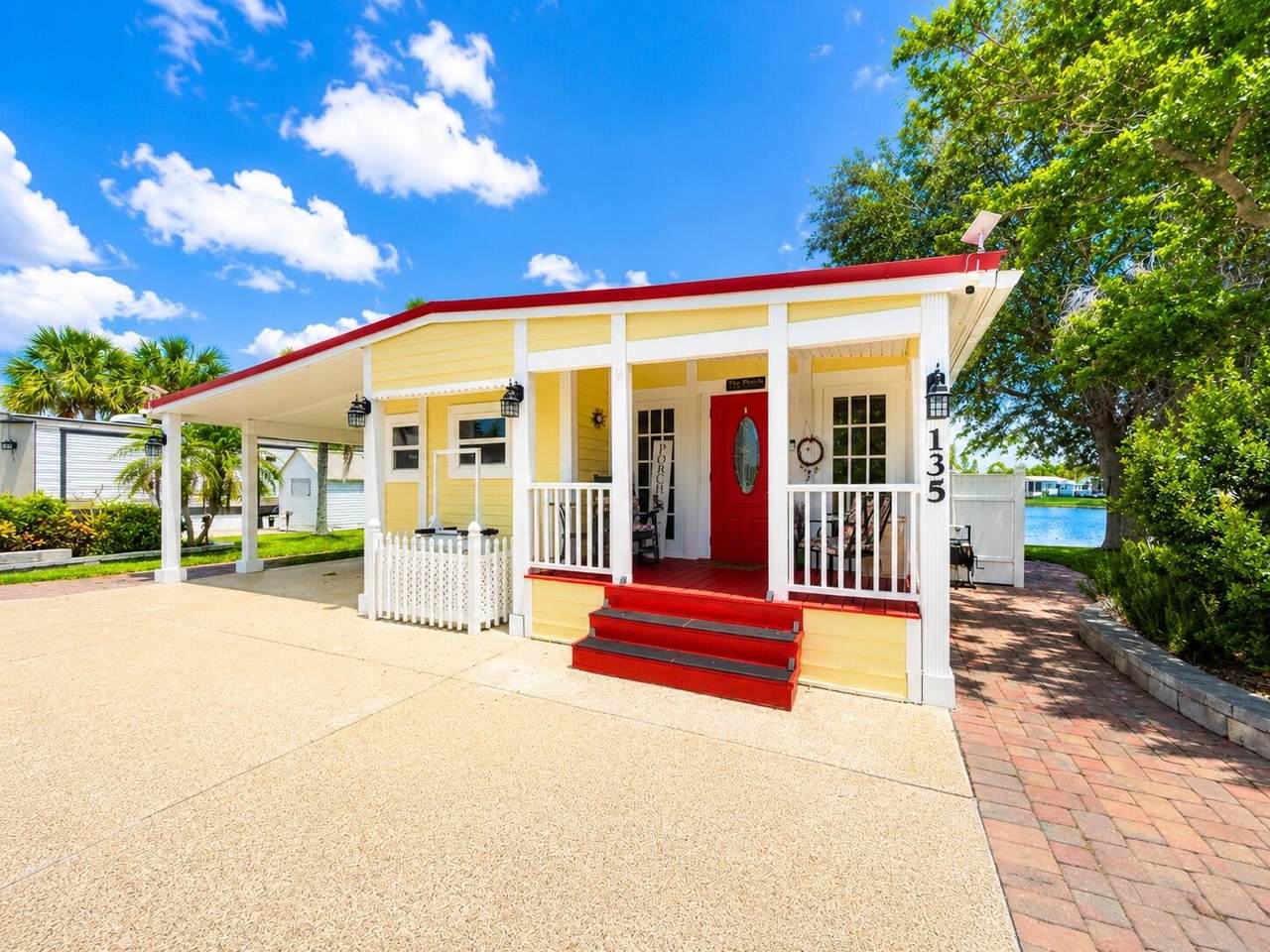 https://bt-photos.global.ssl.fastly.net/beaches/1280_boomver_1_B26058076-2.jpg