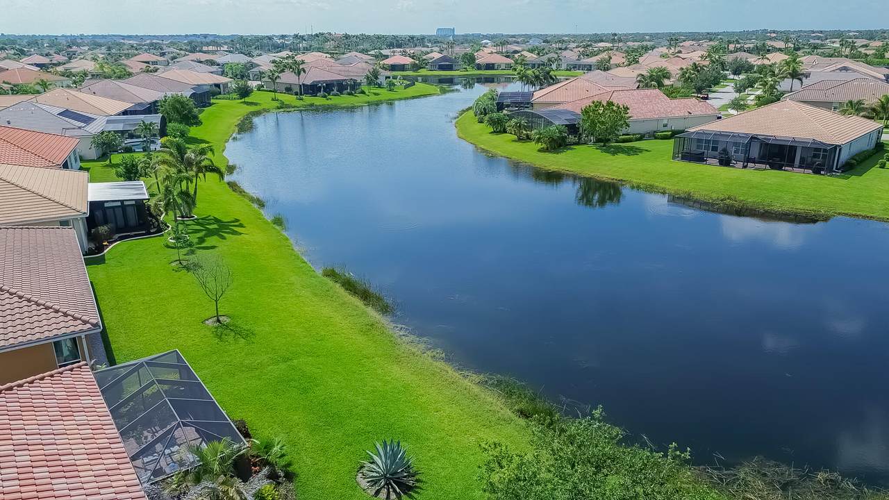 https://bt-photos.global.ssl.fastly.net/beaches/1280_boomver_1_B26058143-2.jpg