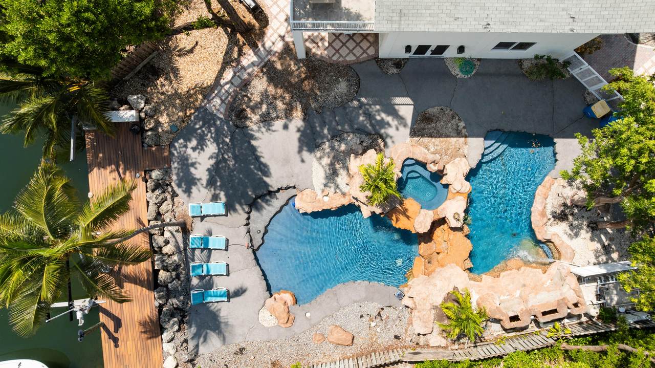 https://bt-photos.global.ssl.fastly.net/beaches/1280_boomver_1_B26058151-2.jpg