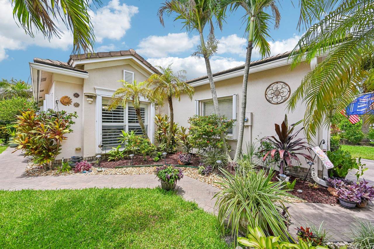 9853 Eastbrook Circle - Photo 1