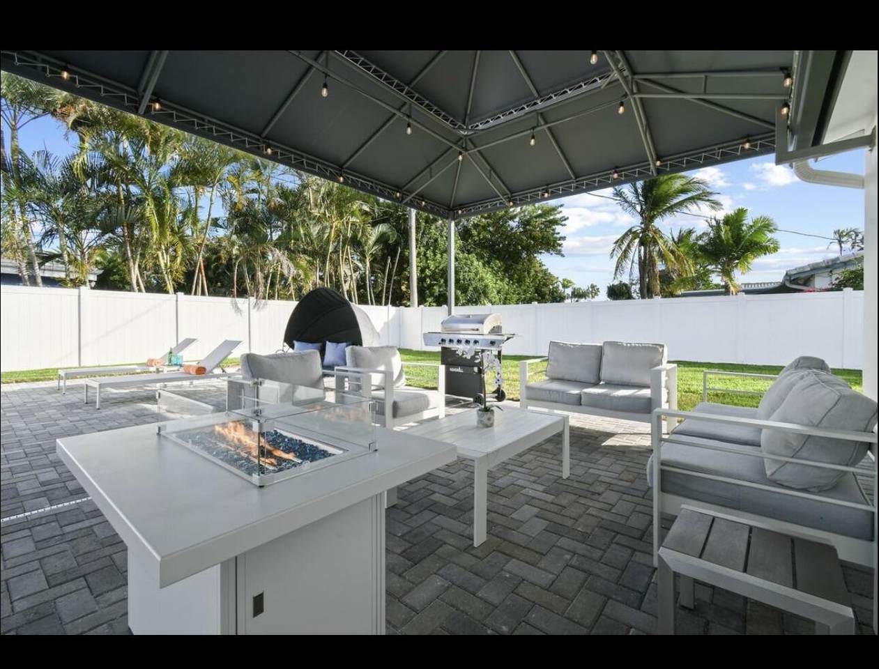 https://bt-photos.global.ssl.fastly.net/beaches/1280_boomver_1_B26058371-2.jpg