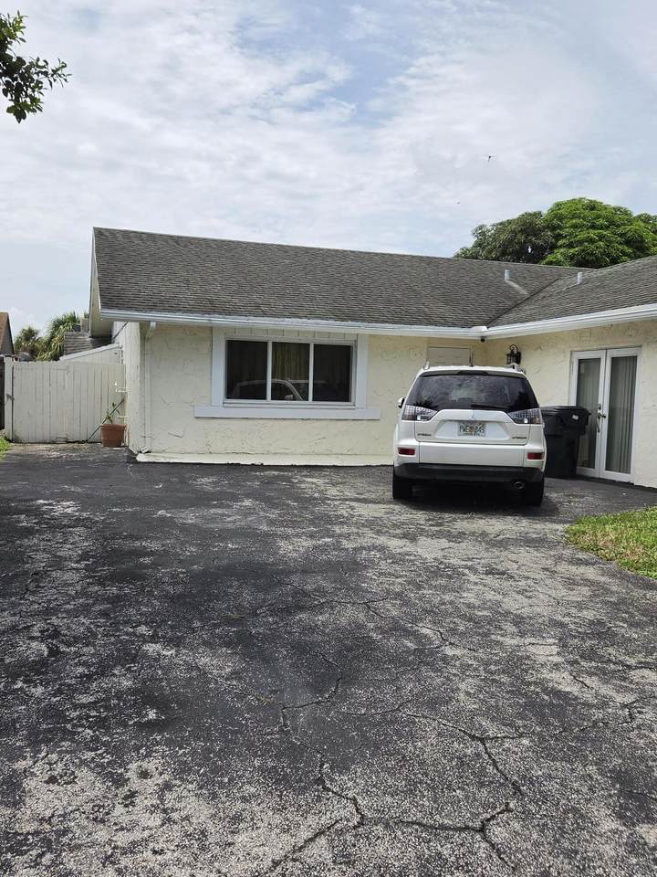 7520 6TH Court - Photo 1