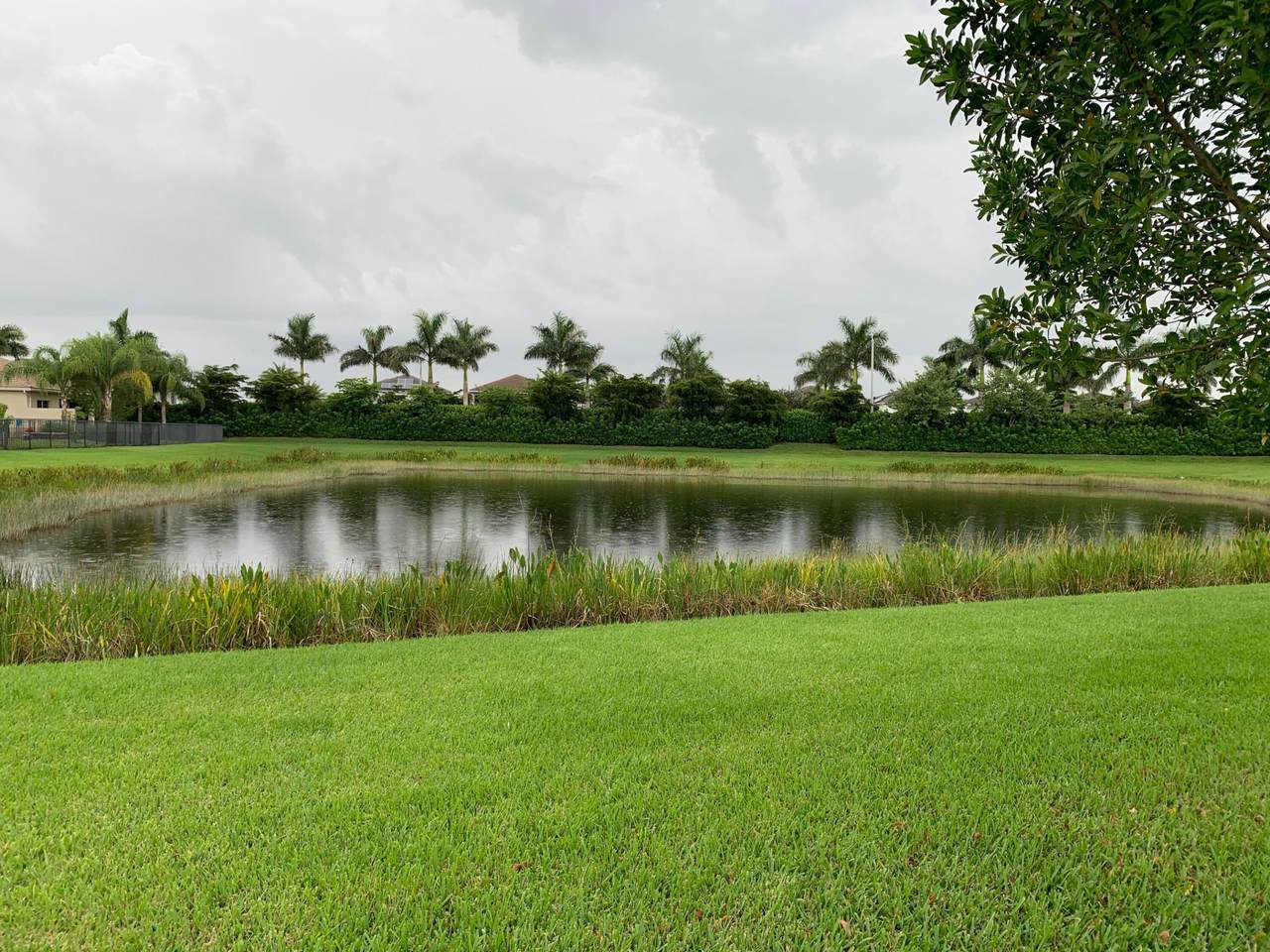 https://bt-photos.global.ssl.fastly.net/beaches/1280_boomver_1_B26059239-2.jpg