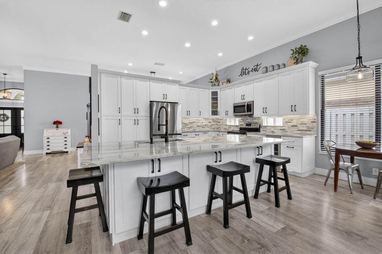 6133 Indian Forest Circle - Photo 1