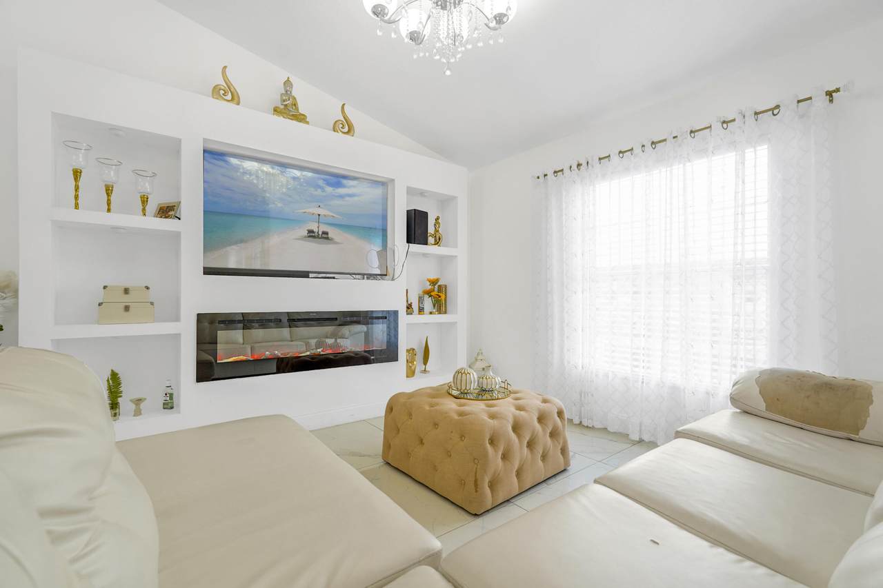 https://bt-photos.global.ssl.fastly.net/beaches/1280_boomver_1_B26059739-2.jpg