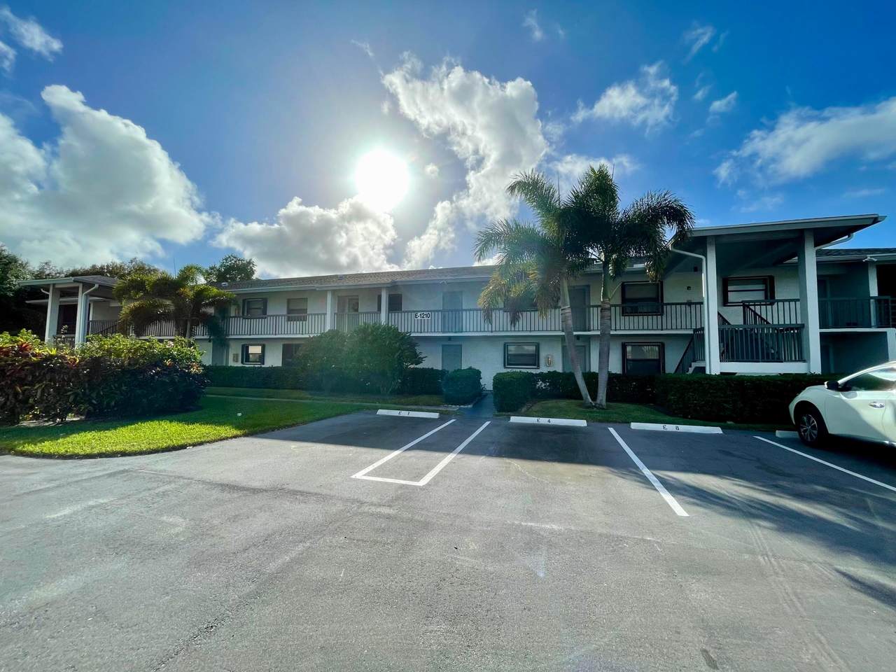 1210 Parkview Place - Photo 1